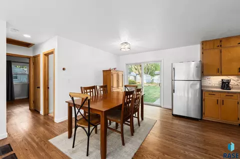 Dining - 313 S 4th Ave, Brandon, SD 57005 photo 3 of 3