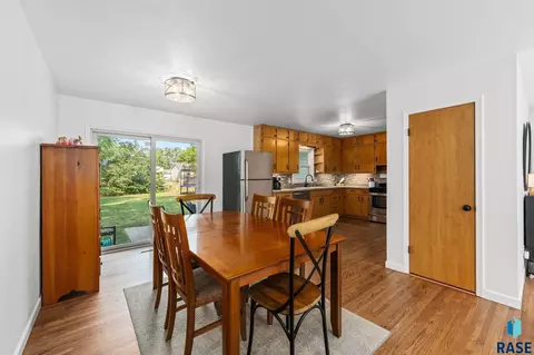Dining - 313 S 4th Ave, Brandon, SD 57005 photo 2 of 3
