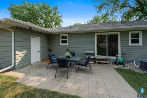 Exterior - 313 S 4th Ave, Brandon, SD 57005 photo 2 of 4