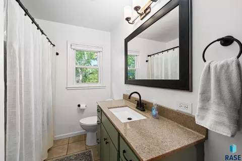 Bath - 313 S 4th Ave, Brandon, SD 57005 photo 1 of 2