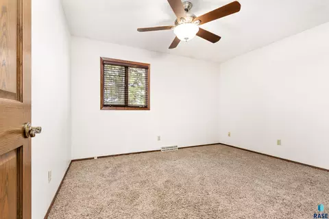 Bedroom - 8701 E Maple St, Brandon, SD 57005 photo 4 of 6