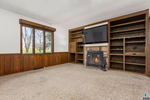 Living - 8701 E Maple St, Brandon, SD 57005 photo 6 of 7