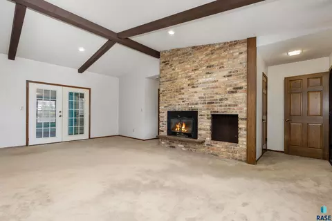 Living - 8701 E Maple St, Brandon, SD 57005 photo 2 of 7