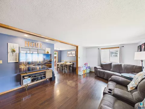 Living - 721 NE 7th St, Madison, SD 57042 photo 3 of 7