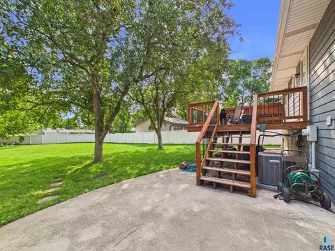 Exterior - 721 NE 7th St, Madison, SD 57042 photo 6 of 6