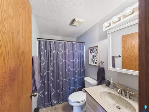 Bath - 721 NE 7th St, Madison, SD 57042 photo 1 of 2