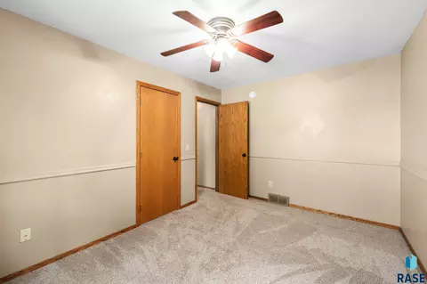 Bedroom - 5112 E Blueridge Dr, Sioux Falls, SD 57110 photo 4 of 6