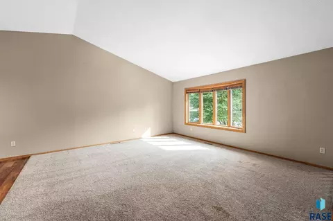Living - 5112 E Blueridge Dr, Sioux Falls, SD 57110 photo 3 of 5