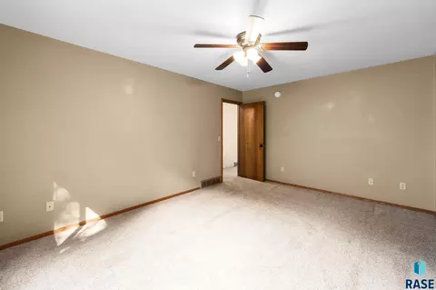 Bedroom - 5112 E Blueridge Dr, Sioux Falls, SD 57110 photo 2 of 6