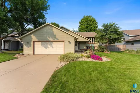 Exterior - 5112 E Blueridge Dr, Sioux Falls, SD 57110 photo 7 of 7