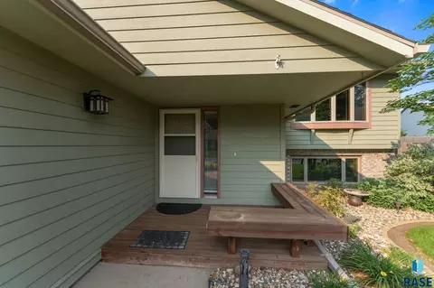 Exterior - 5112 E Blueridge Dr, Sioux Falls, SD 57110 photo 6 of 7