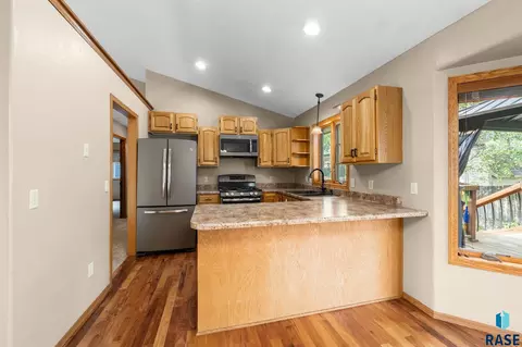 Kitchen - 5112 E Blueridge Dr, Sioux Falls, SD 57110 photo 1 of 3