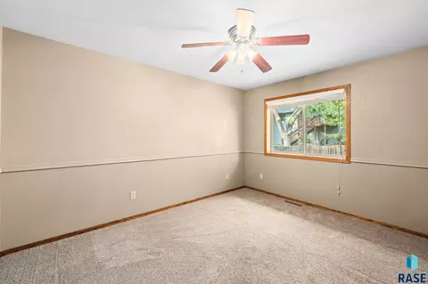 Bedroom - 5112 E Blueridge Dr, Sioux Falls, SD 57110 photo 3 of 6