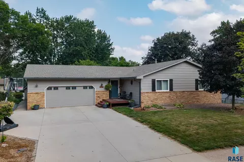 2212 S Valley View Rd, Sioux Falls, SD 57106
