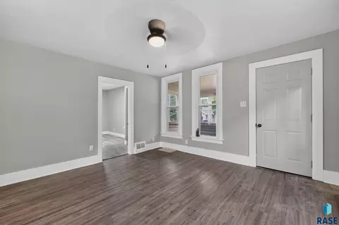 Living - 1902 S Spring Ave, Sioux Falls, SD 57105 photo 3 of 5