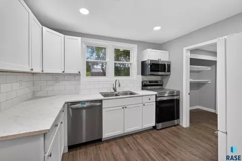 Kitchen - 1902 S Spring Ave, Sioux Falls, SD 57105 photo 1 of 3