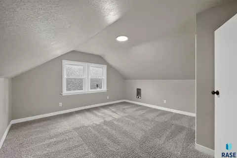 Bedroom - 1902 S Spring Ave, Sioux Falls, SD 57105 photo 9 of 10