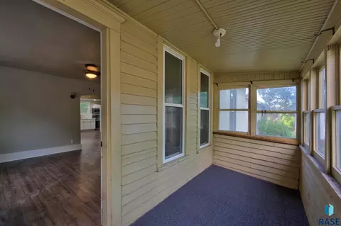 Exterior - 1902 S Spring Ave, Sioux Falls, SD 57105 photo 3 of 5