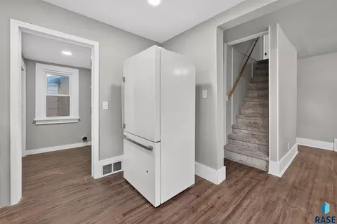 Entry Way - 1902 S Spring Ave, Sioux Falls, SD 57105 photo 1 of 3