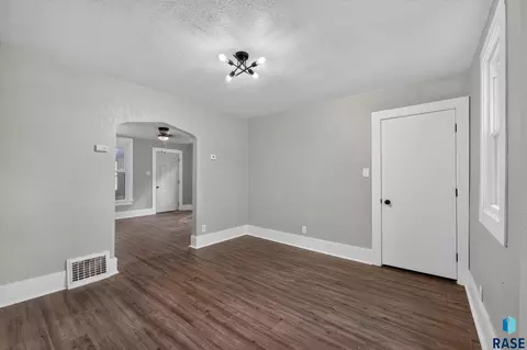 Living - 1902 S Spring Ave, Sioux Falls, SD 57105 photo 5 of 5