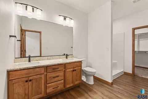 Bath - 6900 E Brooks Edge Pl, Sioux Falls, SD 57110 photo 1 of 2