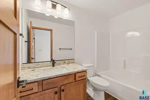 Bath - 6900 E Brooks Edge Pl, Sioux Falls, SD 57110 photo 2 of 2