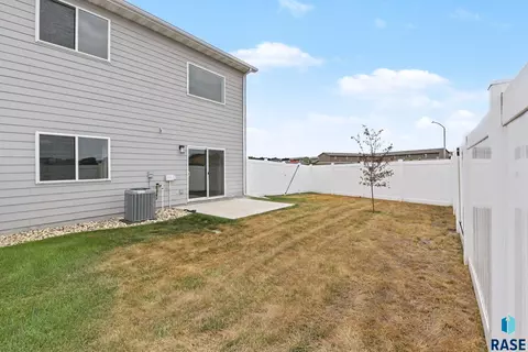 Exterior - 6900 E Brooks Edge Pl, Sioux Falls, SD 57110 photo 2 of 3