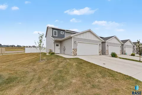 Exterior - 6900 E Brooks Edge Pl, Sioux Falls, SD 57110 photo 3 of 3