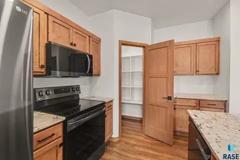 Kitchen - 6900 E Brooks Edge Pl, Sioux Falls, SD 57110 photo 1 of 1
