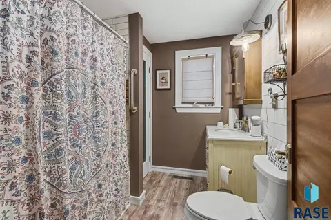 Bath - 101 Broadway St, Centerville, SD 57014 photo 1 of 2