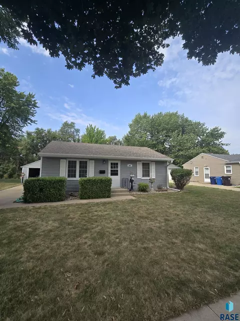 647 N Leadale Ave, Sioux Falls, SD 57103
