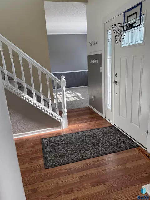 Entry Way - 702 Westview Dr, Dell Rapids, SD 57022 photo 2 of 8
