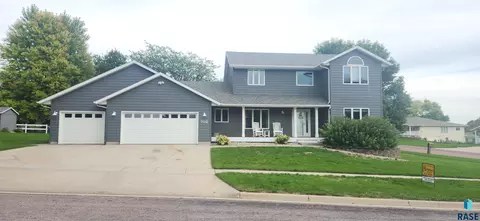 702 Westview Dr, Dell Rapids, SD 57022