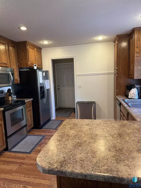 Kitchen - 702 Westview Dr, Dell Rapids, SD 57022 photo 3 of 3