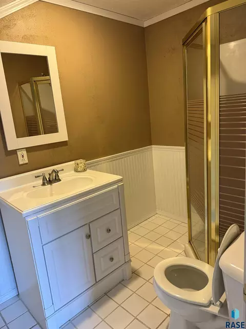 Bath - 702 Westview Dr, Dell Rapids, SD 57022 photo 5 of 5