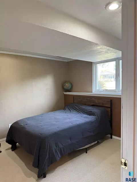 Bedroom - 702 Westview Dr, Dell Rapids, SD 57022 photo 3 of 4