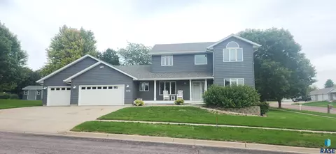 702 Westview Dr, Dell Rapids, SD 57022