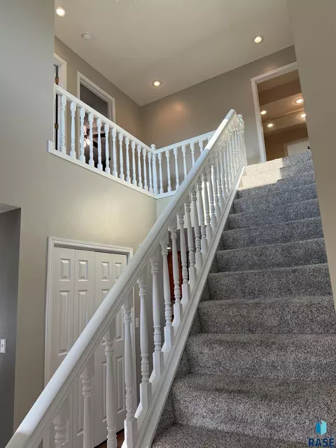 Entry Way - 702 Westview Dr, Dell Rapids, SD 57022 photo 3 of 8