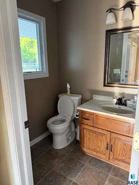 Bath - 702 Westview Dr, Dell Rapids, SD 57022 photo 1 of 5