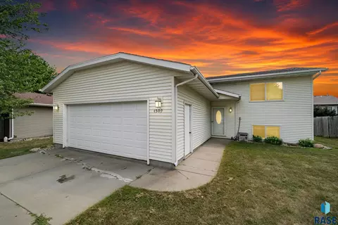 4509 W Oregon St, Sioux Falls, SD 57107