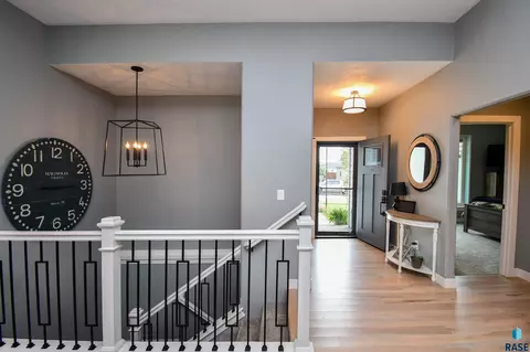 Entry Way - 5305 E 63rd St, Sioux Falls, SD 57108 photo 1 of 3