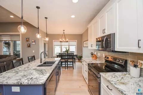 Kitchen - 5305 E 63rd St, Sioux Falls, SD 57108 photo 3 of 3