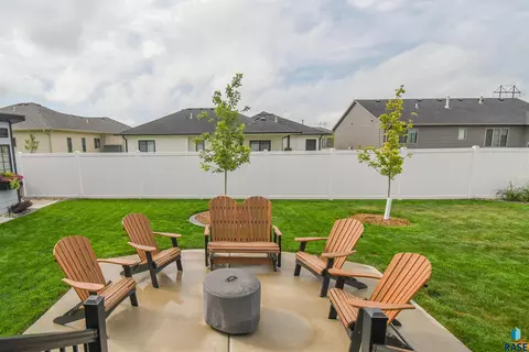 Exterior - 5305 E 63rd St, Sioux Falls, SD 57108 photo 7 of 8