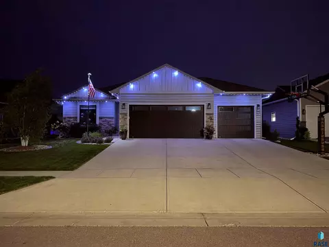 Exterior - 5305 E 63rd St, Sioux Falls, SD 57108 photo 2 of 8