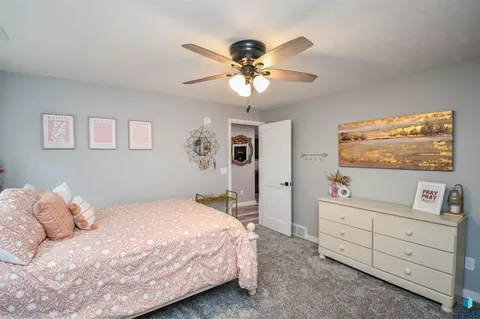 Bedroom - 5305 E 63rd St, Sioux Falls, SD 57108 photo 8 of 9