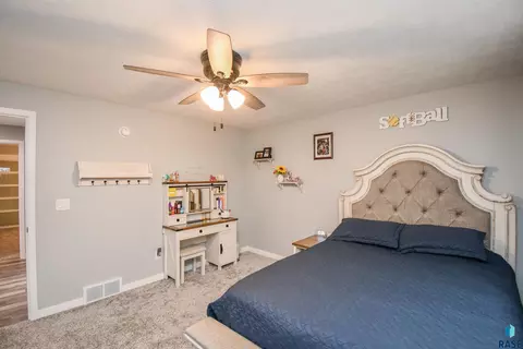 Bedroom - 5305 E 63rd St, Sioux Falls, SD 57108 photo 5 of 9