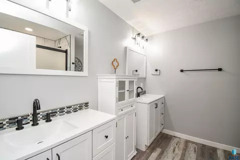 Bath - 5305 E 63rd St, Sioux Falls, SD 57108 photo 5 of 6
