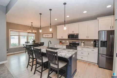 Kitchen - 5305 E 63rd St, Sioux Falls, SD 57108 photo 2 of 3