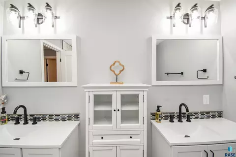 Bath - 5305 E 63rd St, Sioux Falls, SD 57108 photo 4 of 6