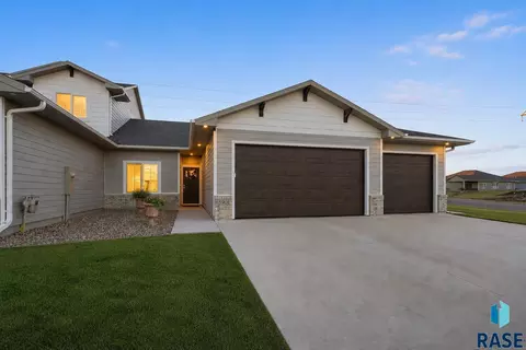 5901 S Spirea Ave, Sioux Falls, SD 57108